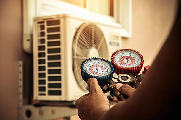 Professional Hvac Installation technician working in Deatsville, AL